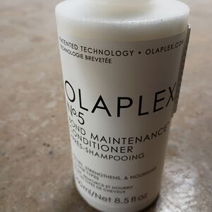 OLAPLEX No.5 Bond Maintenance Conditioner — White